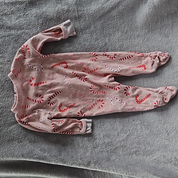 Bundle of 2 Baby Girl 6 Month Zipper Jammies - Picture 4 of 7